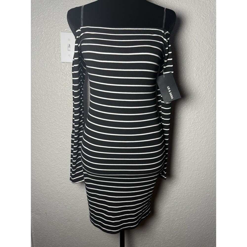 Liz and sara black white striped off the shoulder long sleeve dress size Large